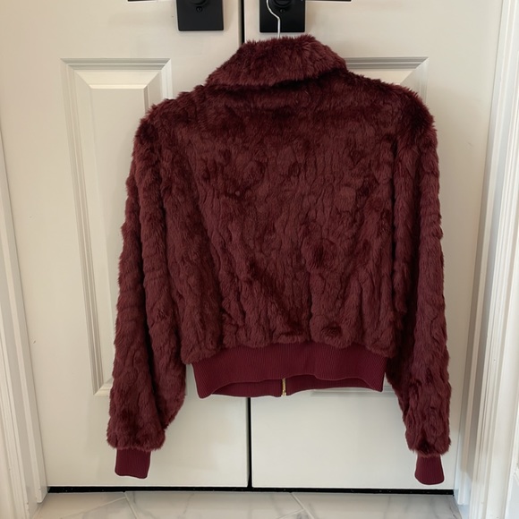 Express Women’s Faux Fur Zip Up Coat Jacket Size Small NWOT Maroon - Picture 3 of 5